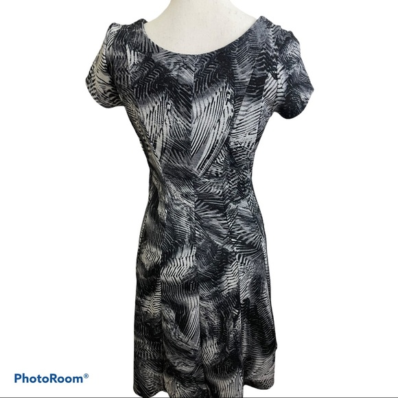 Maeve abstract pattern black white dress Size X-Small - Picture 9 of 9